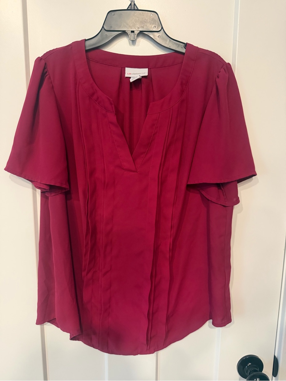 Women’s Liz Claiborne Burgundy V-Neck Pintuck Short Sleeve Blouse size Medium